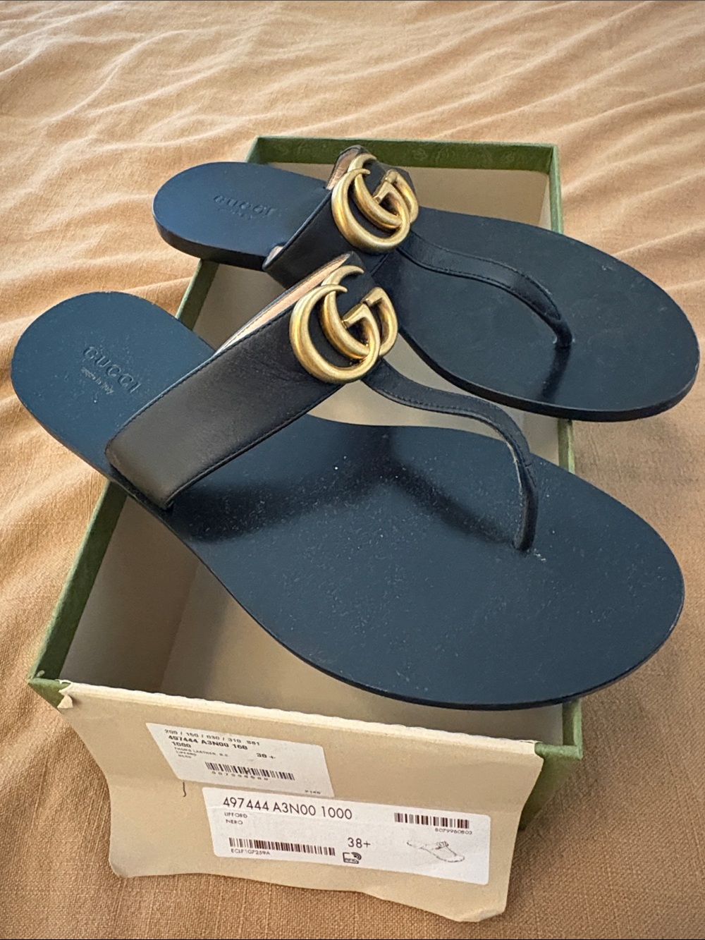 Gucci Black Leather Thong Sandals with Gold Double G